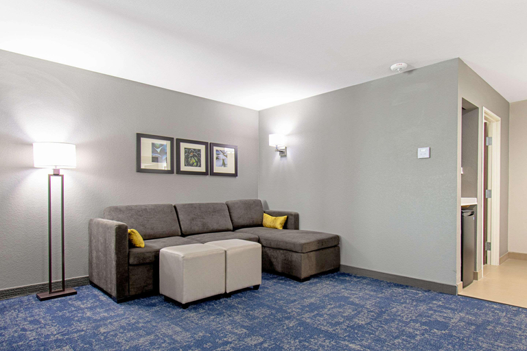 Bedroom 3, Comfort Suites Humble Houston IAH, Houston
