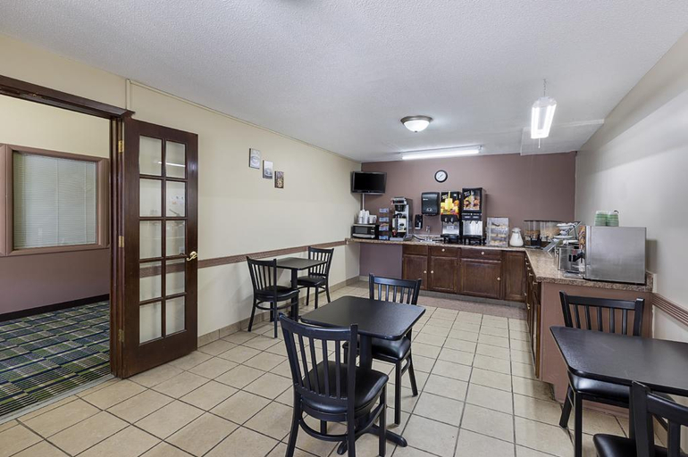 Exterior & Views 2, Americas Best Value Inn Beatrice, Gage