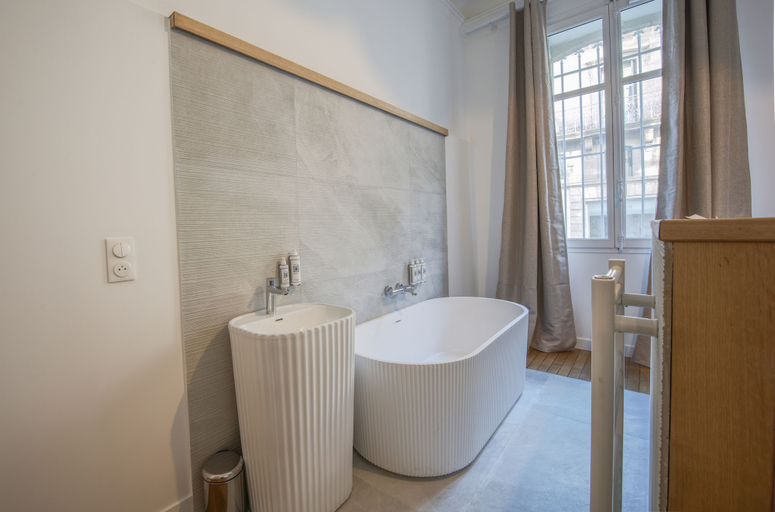 Bathroom 4, Villa Victor Hugo by Odomo, Vaucluse