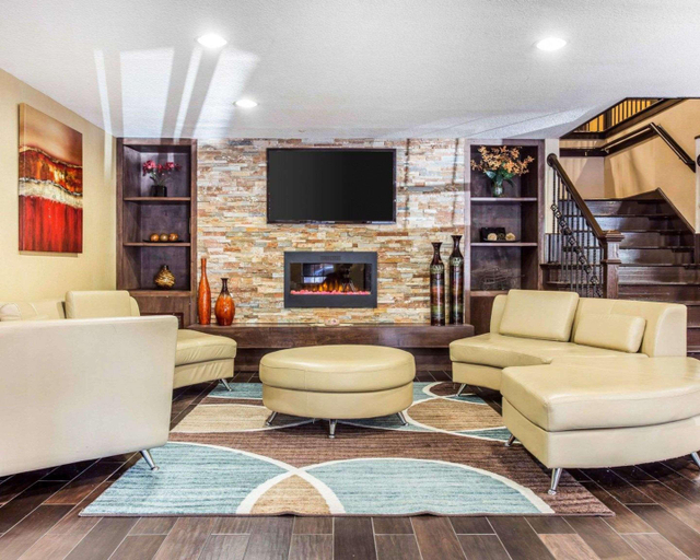 Public Area 2, Comfort Inn & Suites Ballpark Area, Cobb
