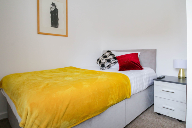 Room 2, Groups Family 3BR House Emperor, Peterborough