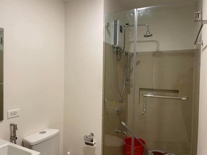 Bathroom, 19 East, Muntinlupa