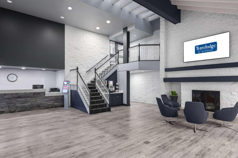 Public Area 2, Travelodge by Wyndham Downtown Barrie, Simcoe