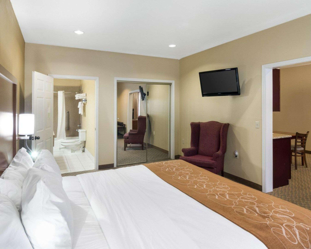 Bedroom 3, Quality Suites Midland North Loop 250, Midland