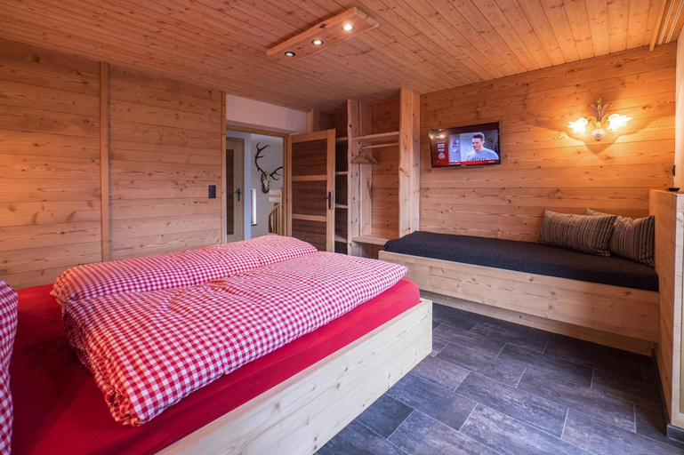 Room 5, Holiday Home With Sauna, Schwaz
