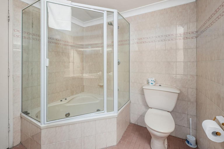 Bathroom 3, Greet Alice Springs, Alice Springs- Stuart