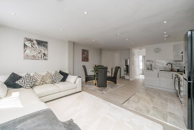 Others 1, Modern South Wimbledon Stay, London
