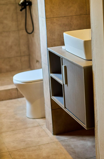 Bathroom 3, AIDEN HOMES AND APARTMENTS HOTEL, New Juaben