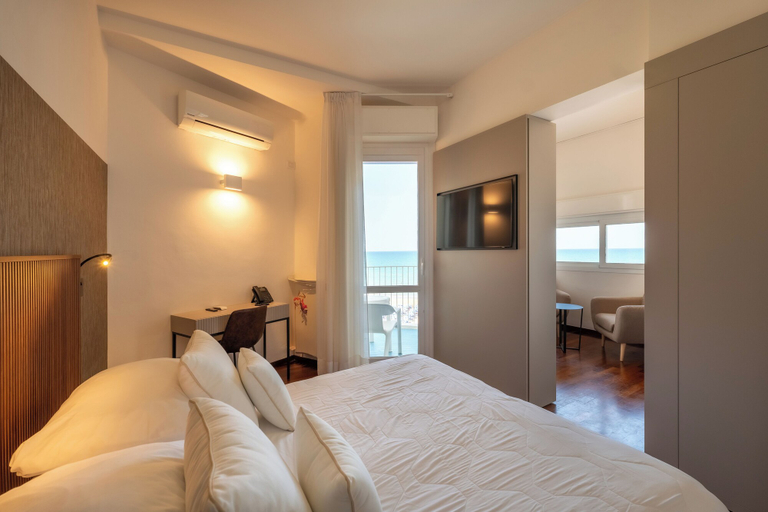 Bedroom 4, HR Resort, Ancona