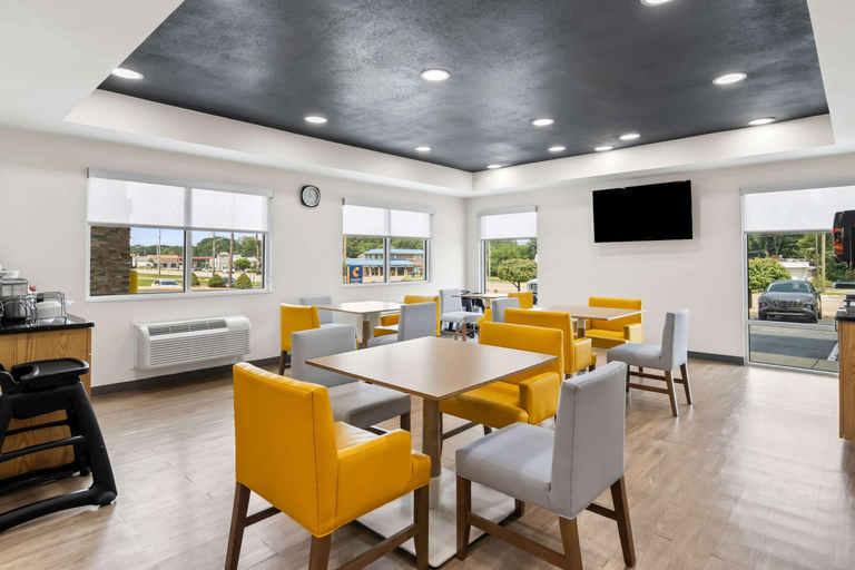 Food & Drinks 5, Comfort Inn Schererville, Lake