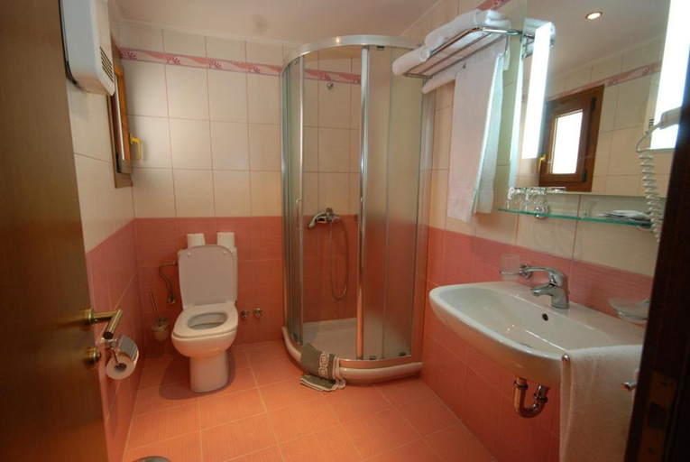 Bathroom 4, Hotel Elvetia, Central Greece