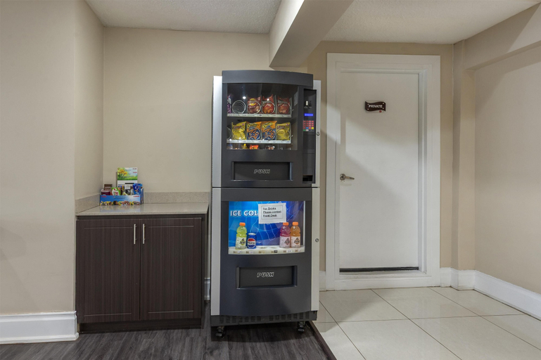 Food & Drinks 5, SureStay Hotel by Best Western Kemptville, Leeds and Grenville
