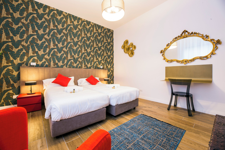 Bedroom 2, Chic apartments in Piazza Dante, Genova