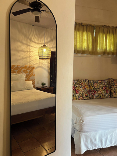 Bedroom 3, EJECUTIVO CESAR MARISCOS, Tela