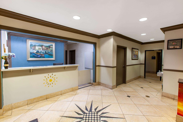 Public Area 3, Days Inn & Suites by Wyndham Webster NASA-ClearLake-Houston, Houston