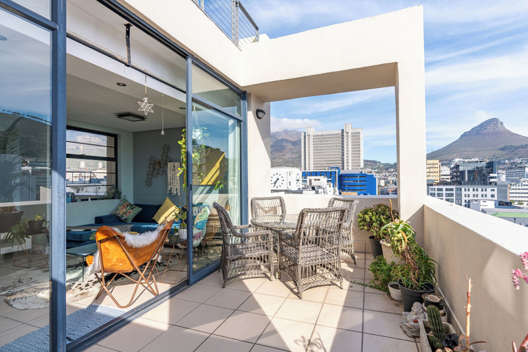 Others 5, Cape Eazi Stayz The Decks, City of Cape Town