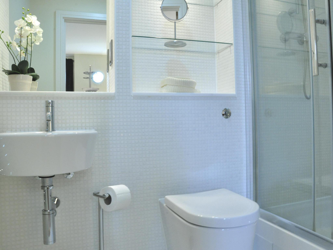 Bathroom 3, London Bridge Apartments, London