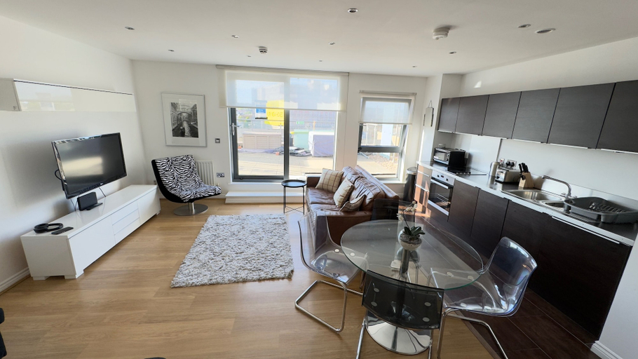 Living area 3, 2-bed Apt, Sleeps 7, 5 Mins to Camden Market, London