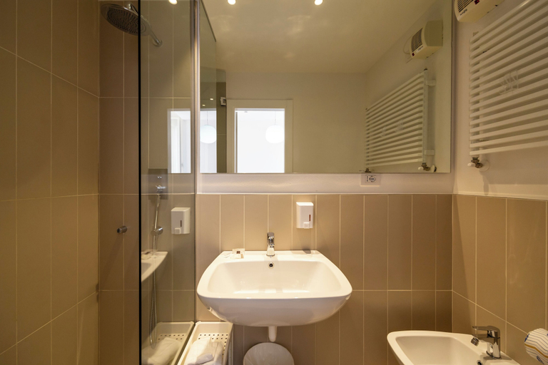 Bathroom 4, Albergo La Rocca, Ravenna