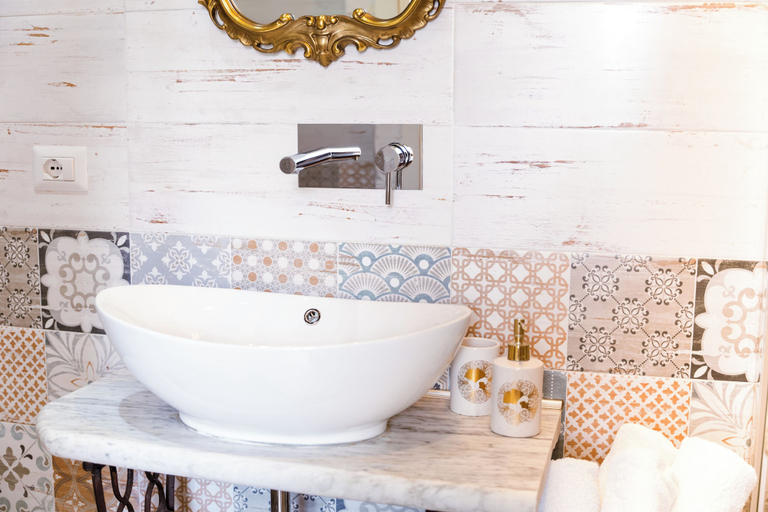 Bathroom 5, The Railway 74, La Spezia