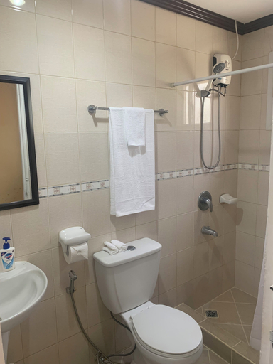 Bathroom, NOONANS Apartelle, Biñan