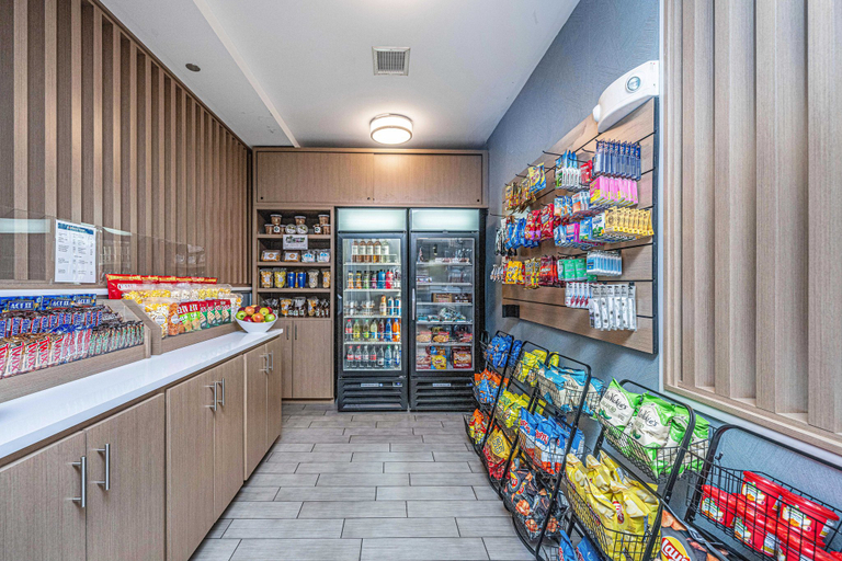 Food & Drinks 5, Holiday Inn Express & Suites CHARLESTON ARPT-CONV CTR AREA by IHG, Charleston