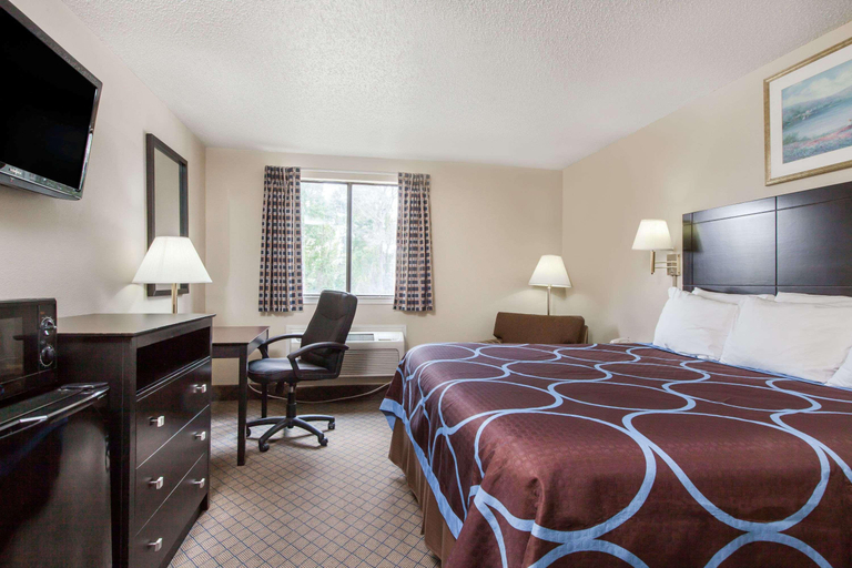 Bedroom 3, Super 8 by Wyndham Cleveland TX, Liberty