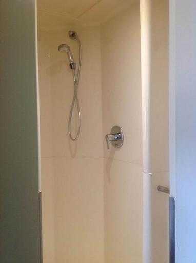 Bathroom 5, ibis budget Orgeval, Yvelines