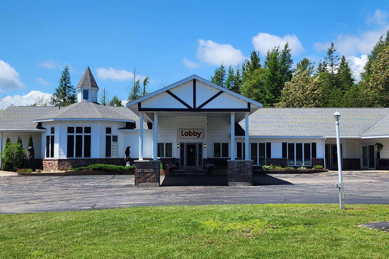 Exterior & Views 1, Econo Lodge Lakeshore, Schoolcraft