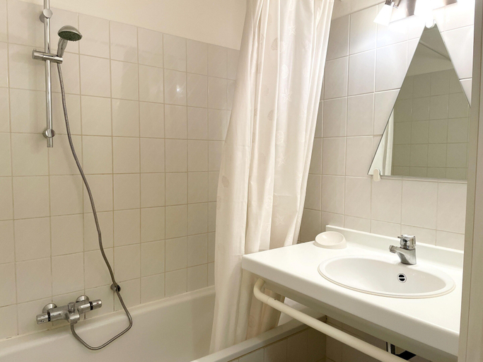 Bathroom 4, Apartment in Nieuwpoort Near the Beach, West-Vlaanderen
