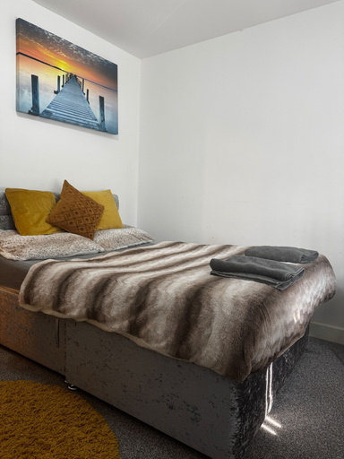 Room 4, Cosy Central Home - Sleeps 5, Free Parking & Patio, Leicester