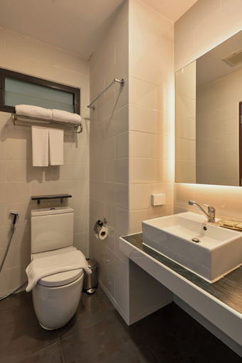 Bathroom 4, Red Door Hotel, Bangkok, Phra Nakhon
