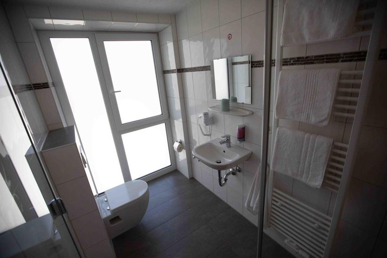 Bathroom 5, Heilbronner Hotel am schonen Theater, Heilbronn