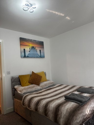 Room 5, Cosy Central Home - Sleeps 5, Free Parking & Patio, Leicester