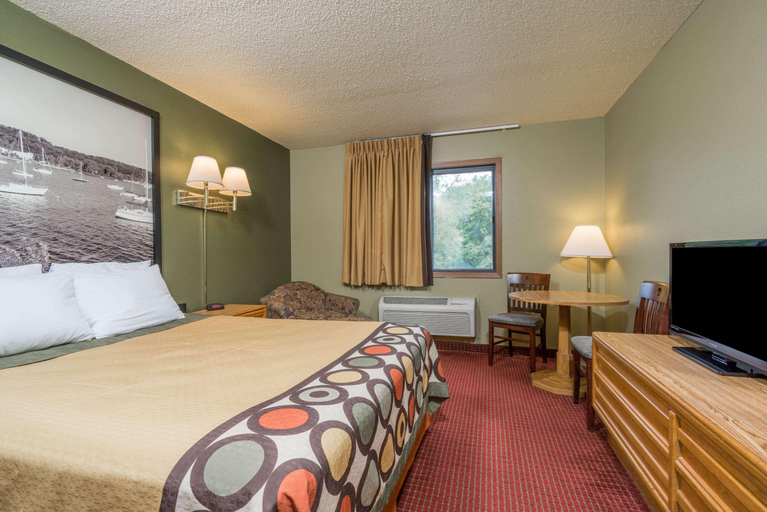 Bedroom 2, Super 8 by Wyndham Red Wing, Goodhue