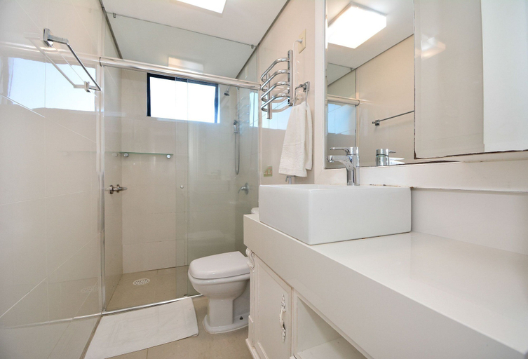 Bathroom, Flat com Vista para Ponte Hercílio Luz, Florianopolis