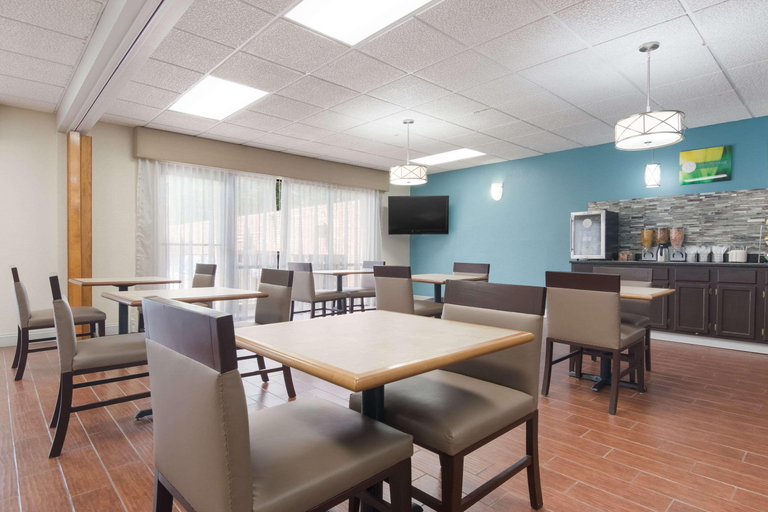 Food & Drinks 5, Quality Inn Magnolia, Columbia
