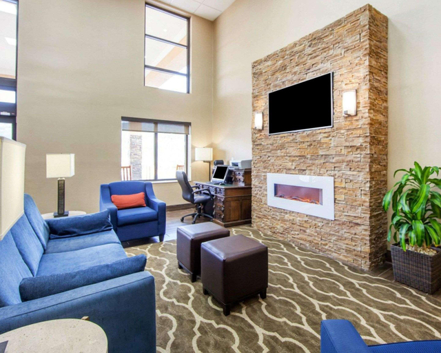 Public Area 3, Comfort Inn At Royal Blue, Campbell