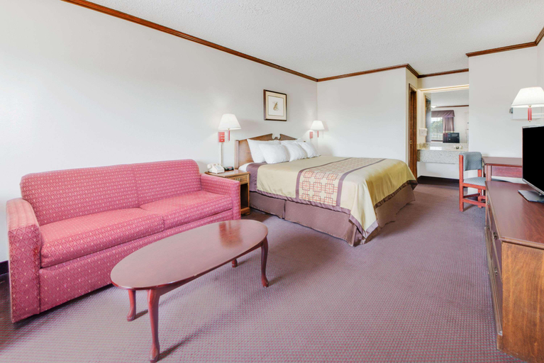 Bedroom 5, Days Inn by Wyndham Monett, Barry