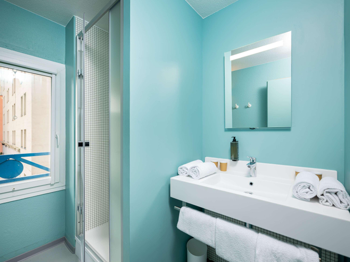 Bathroom 4, ibis budget Lyon Caluire Cité Internationale, Rhône