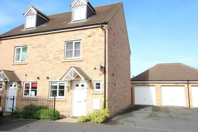 Room 5, Groups Family 3BR House Emperor, Peterborough