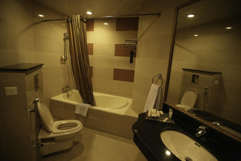 Bathroom 4, The Den, Lahore