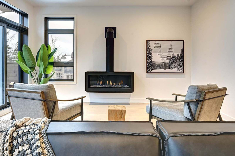Others 3, 203 Verbier Building 2, Les Laurentides