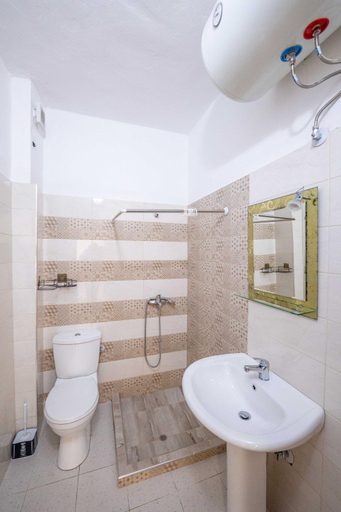Bathroom, Soleluna Aparthotel, Sarandës
