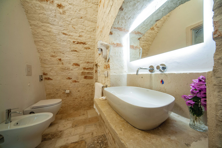 Bathroom 3, Bella Itria, Bari