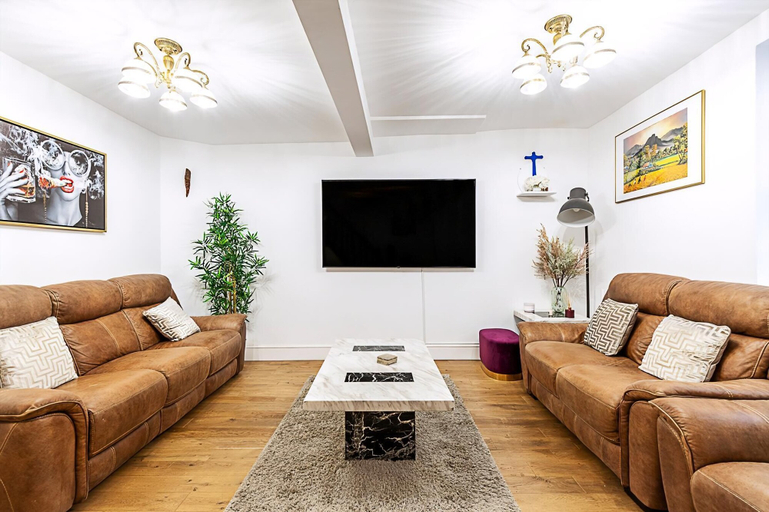 Others 5, Spacious 4-bed House Near Liverpool St, London