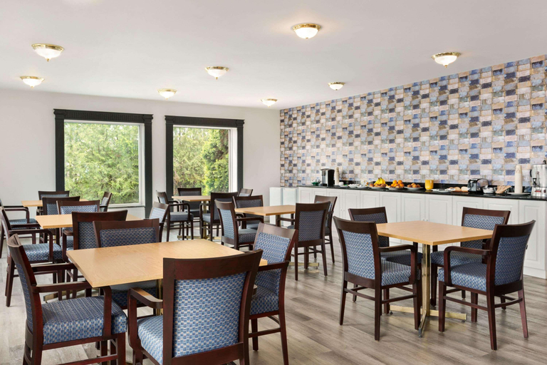 Food & Drinks 5, Travelodge by Wyndham Rigaud, Vaudreuil-Soulanges