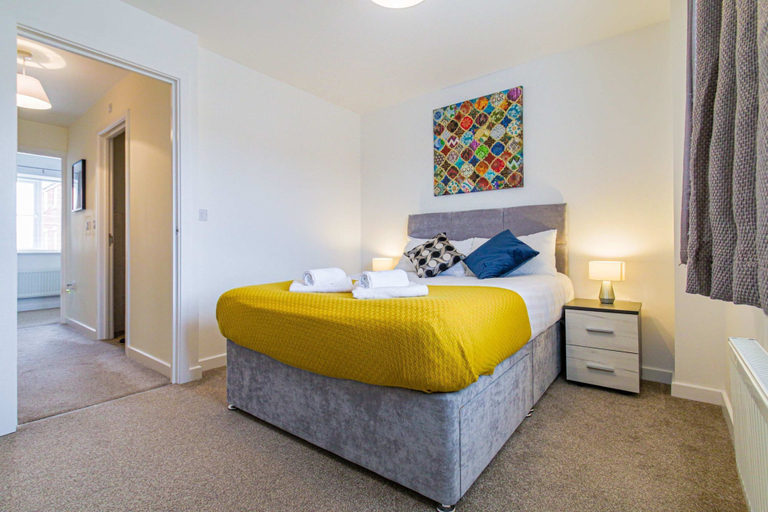 Room 3, Groups Family 3BR House Emperor, Peterborough
