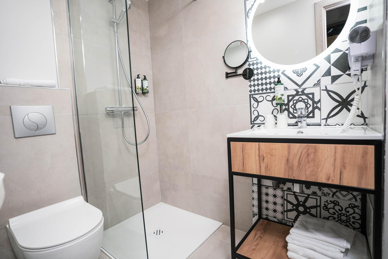 Bathroom 3, Hotel Univers, Alpes-Maritimes