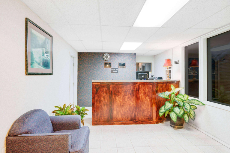 Public Area 2, Days Inn by Wyndham Monett, Barry